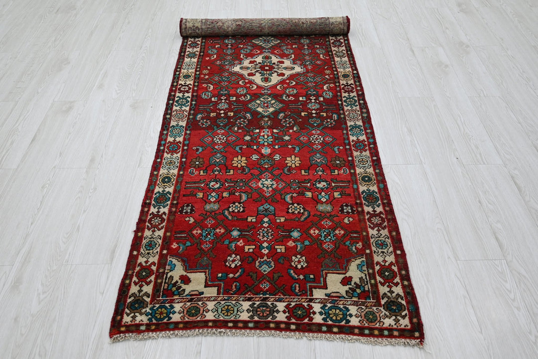 red Runner rug 2' 10" x 9' 1"