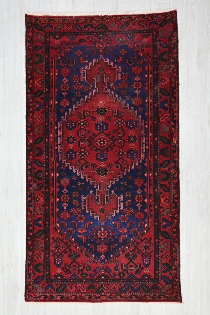 red Medium rug 4' 2" x 7' 10"