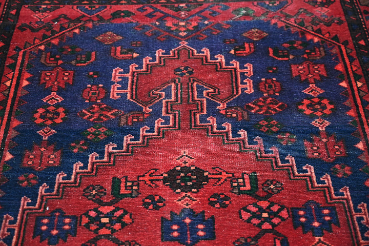 red Medium rug 4' 2" x 7' 10"