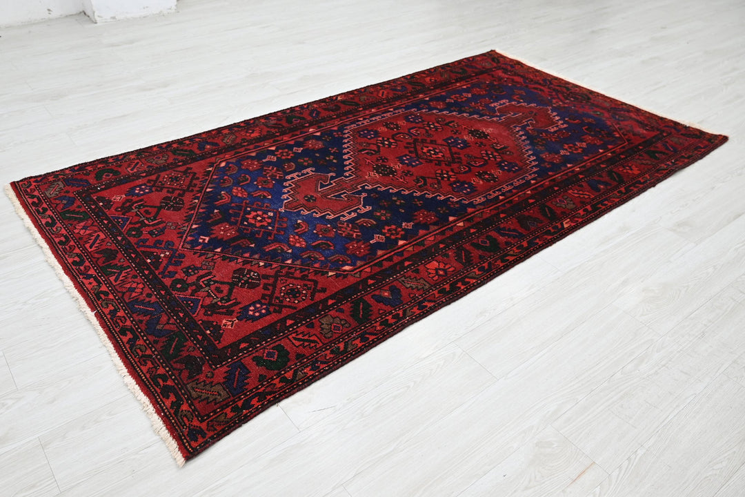red Medium rug 4' 2" x 7' 10"