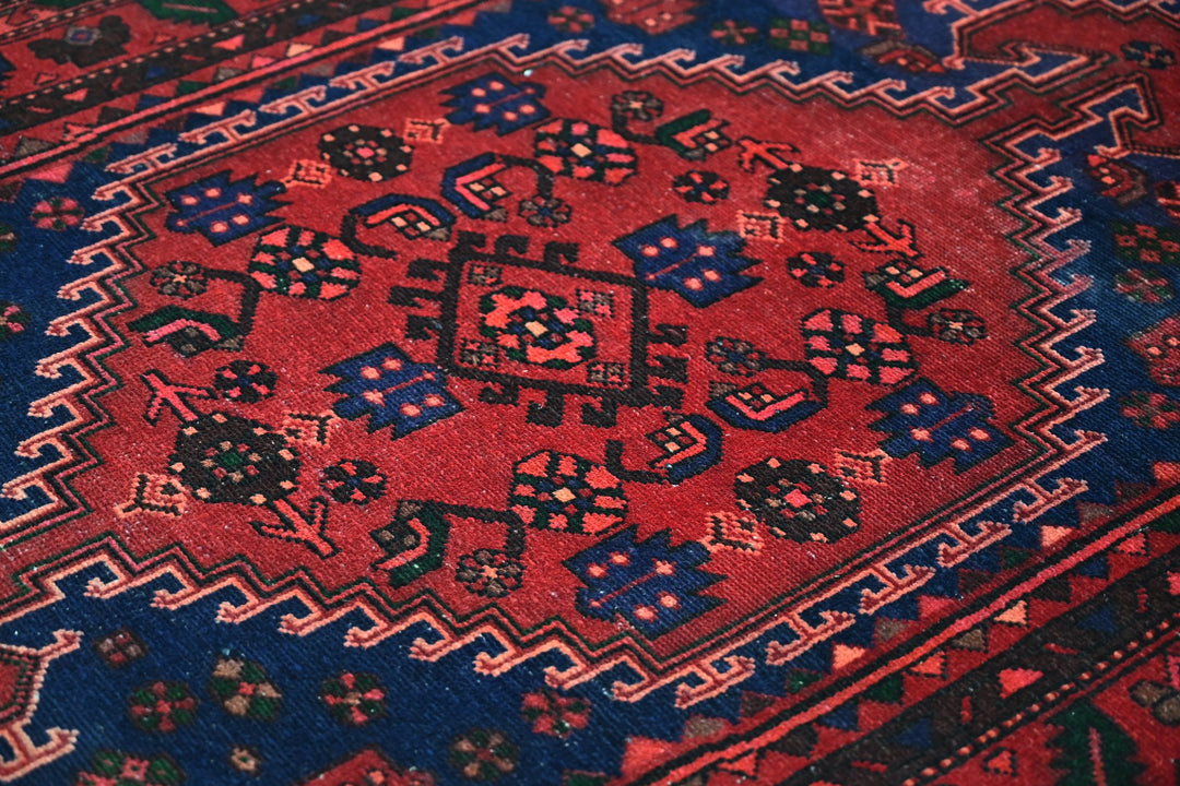 red Medium rug 4' 2" x 7' 10"