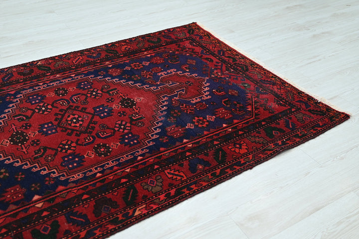 red Medium rug 4' 2" x 7' 10"