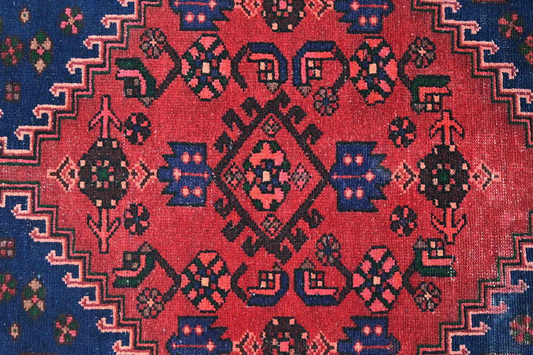 red Medium rug 4' 2" x 7' 10"