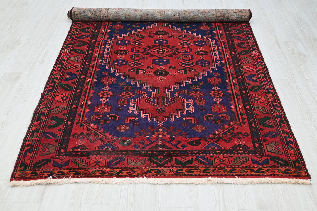 red Medium rug 4' 2" x 7' 10"