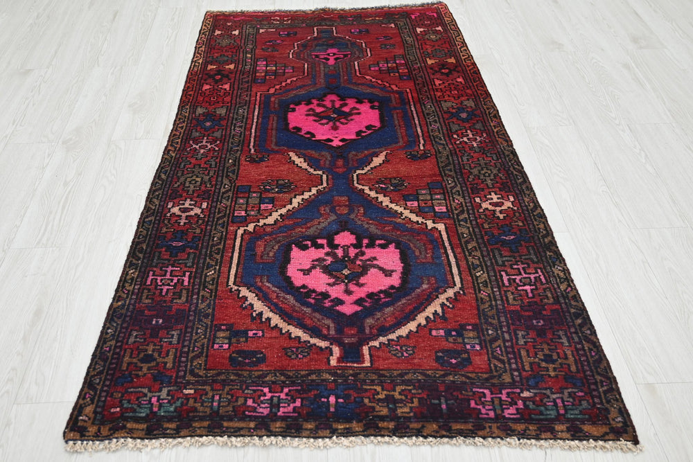 red Accent rug 3' 2" x 6' 0"