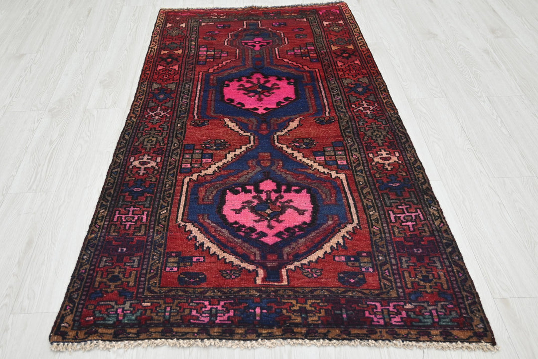 red Accent rug 3' 2" x 6' 0"