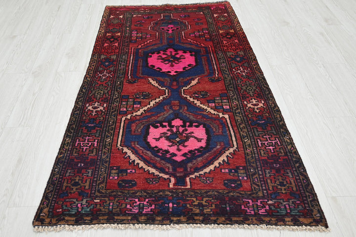 red Accent rug 3' 2" x 6' 0"