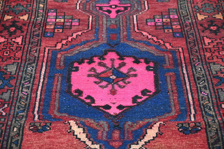 red Accent rug 3' 2" x 6' 0"