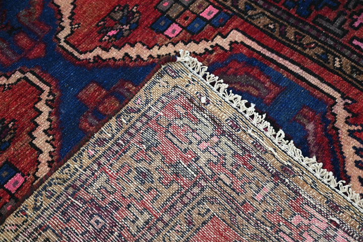 red Accent rug 3' 2" x 6' 0"