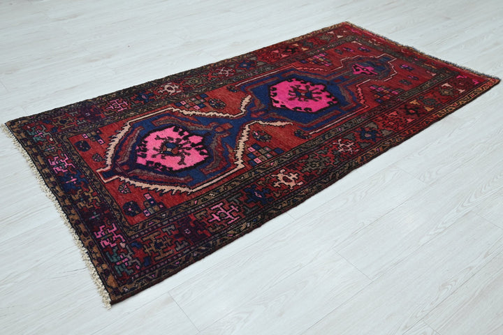 red Accent rug 3' 2" x 6' 0"