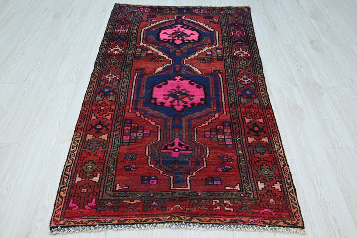 red Accent rug 3' 2" x 6' 0"