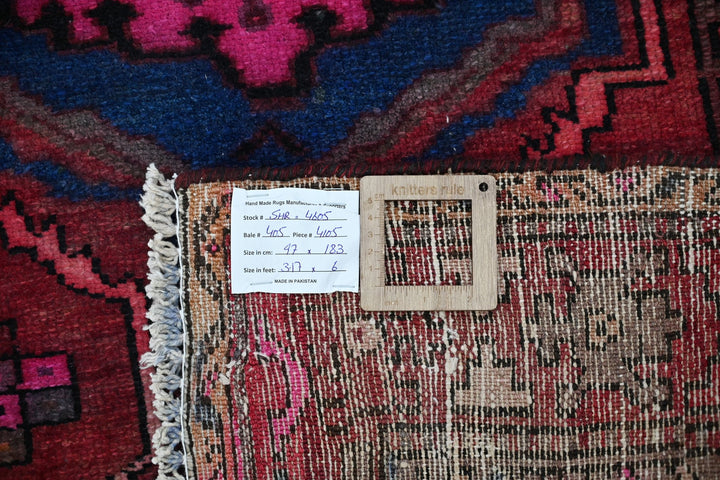 red Accent rug 3' 2" x 6' 0"