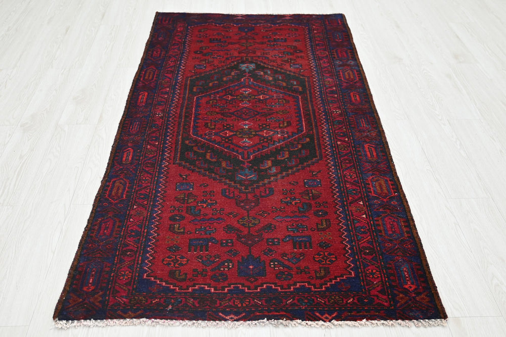 red Accent rug 3' 3" x 6' 5"