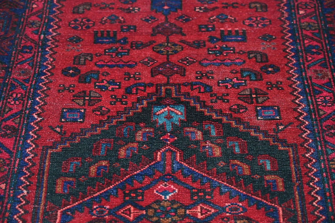 red Accent rug 3' 3" x 6' 5"