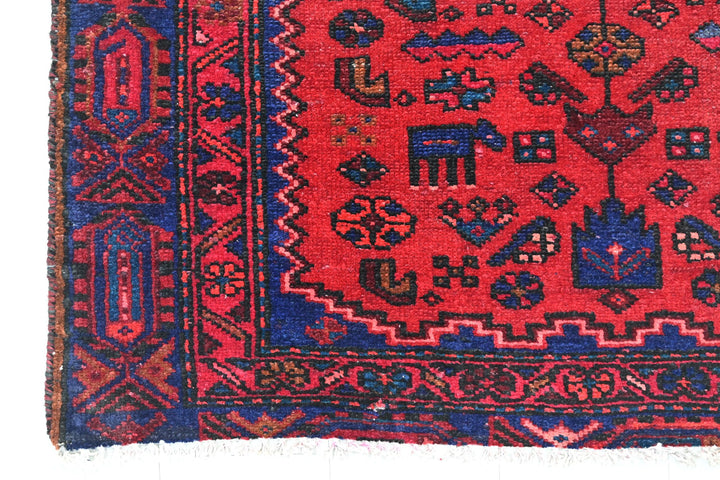 red Accent rug 3' 3" x 6' 5"