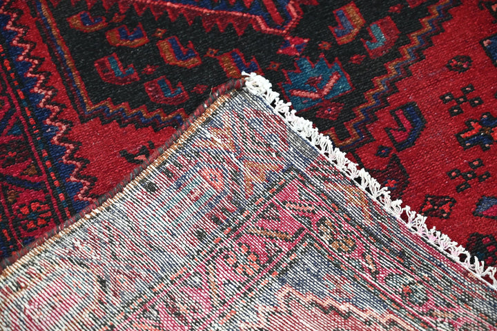 red Accent rug 3' 3" x 6' 5"
