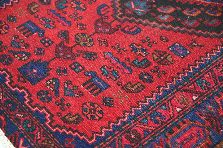 red Accent rug 3' 3" x 6' 5"