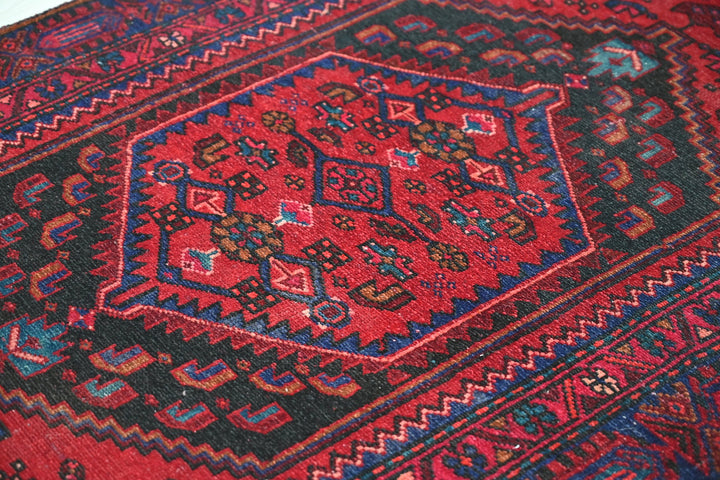 red Accent rug 3' 3" x 6' 5"