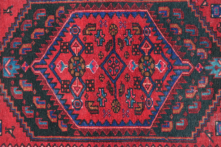 red Accent rug 3' 3" x 6' 5"