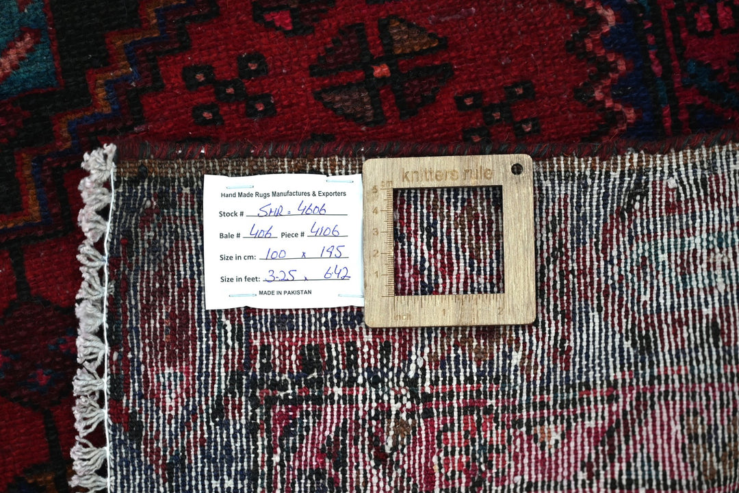 red Accent rug 3' 3" x 6' 5"