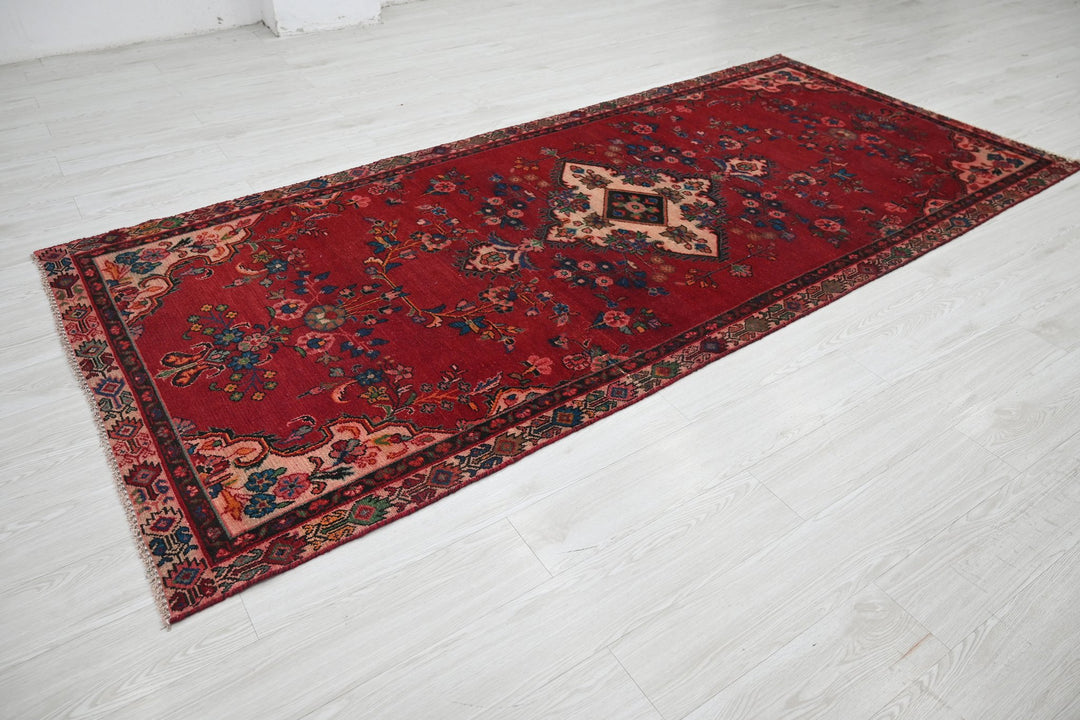 red Runner rug 4' 4" x 9' 8"