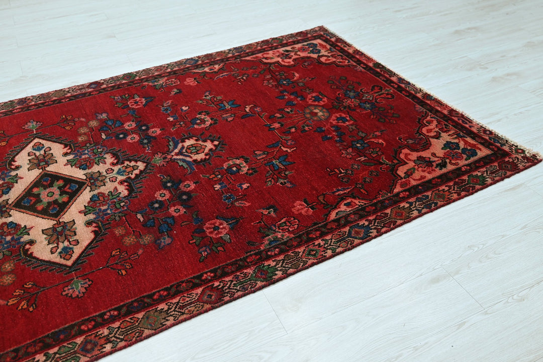 red Runner rug 4' 4" x 9' 8"