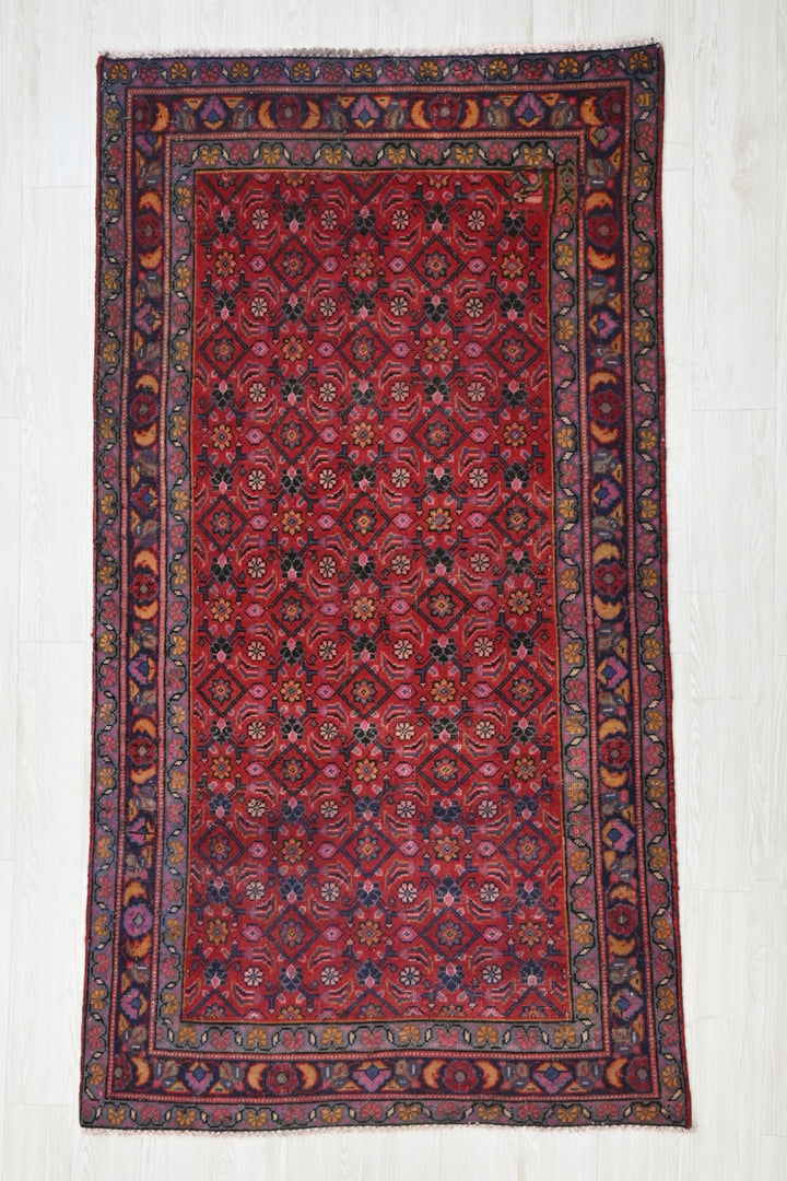 red Medium rug 3' 9" x 6' 10"