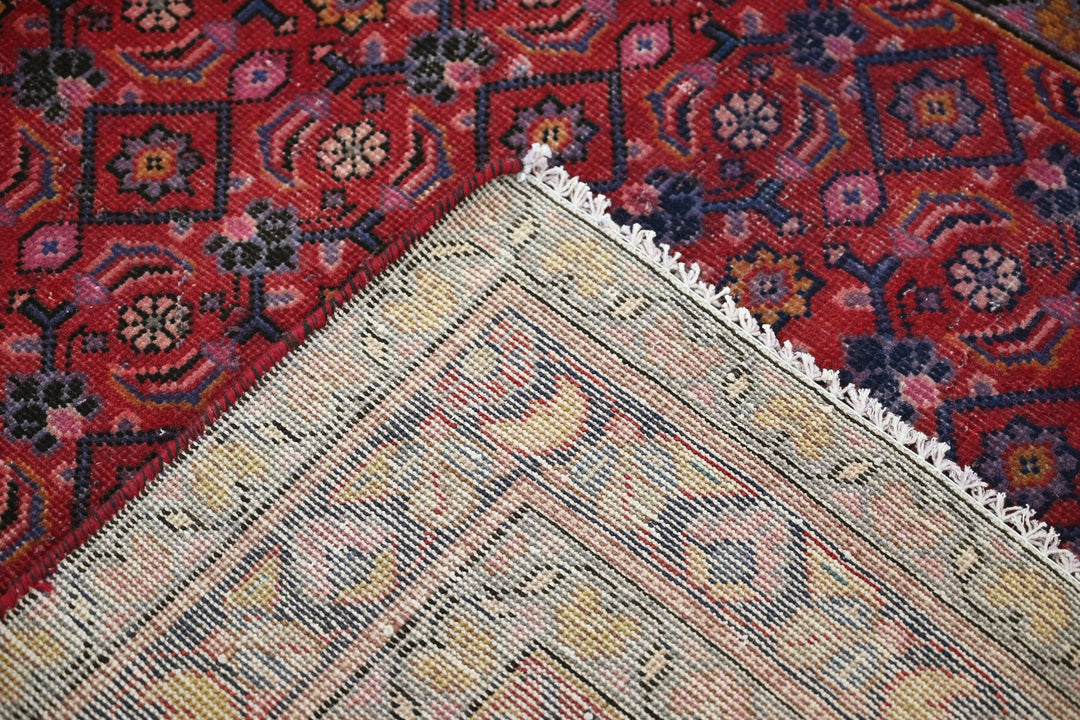 red Medium rug 3' 9" x 6' 10"