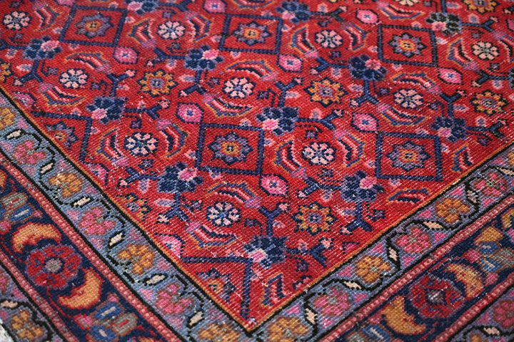 red Medium rug 3' 9" x 6' 10"