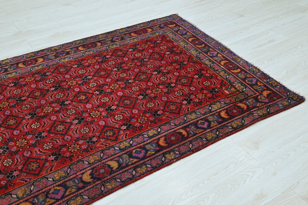 red Medium rug 3' 9" x 6' 10"