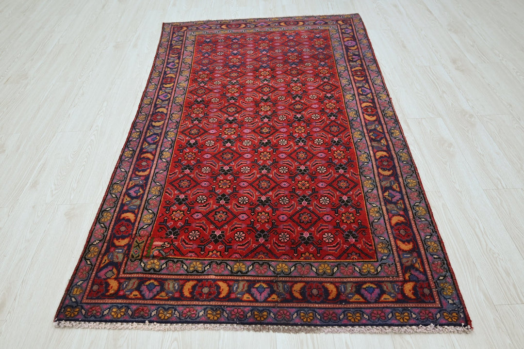 red Medium rug 3' 9" x 6' 10"