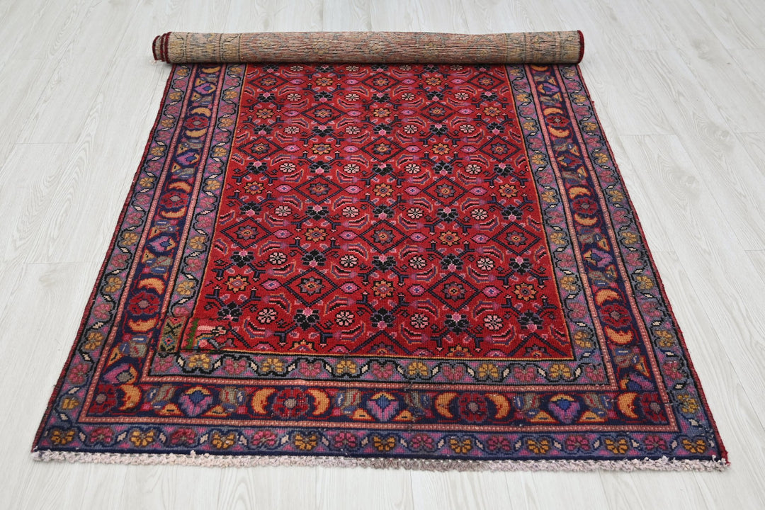 red Medium rug 3' 9" x 6' 10"