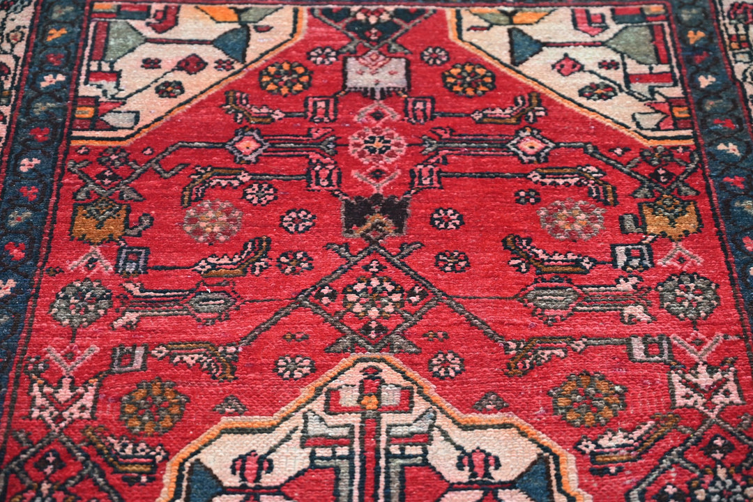 red Accent rug 3' 1" x 6' 3"