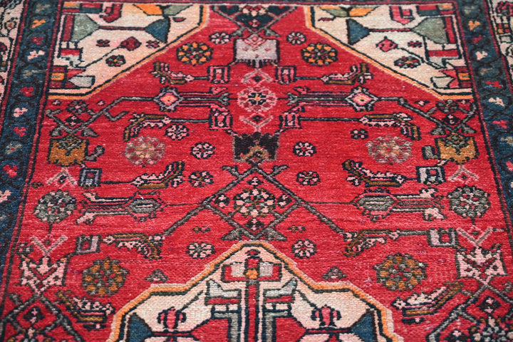 red Accent rug 3' 1" x 6' 3"