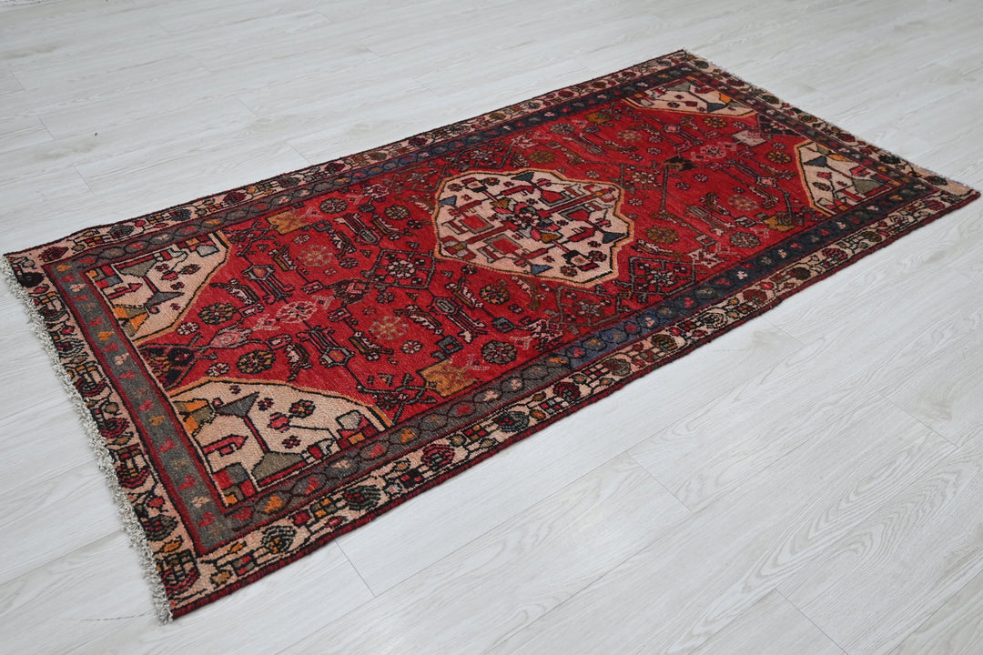 red Accent rug 3' 1" x 6' 3"