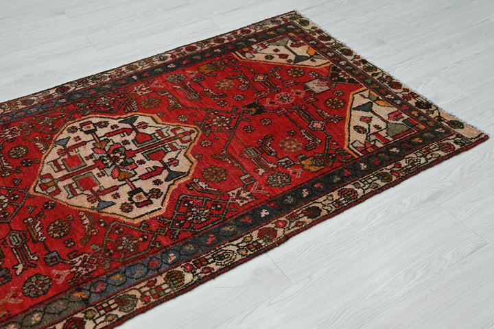 red Accent rug 3' 1" x 6' 3"