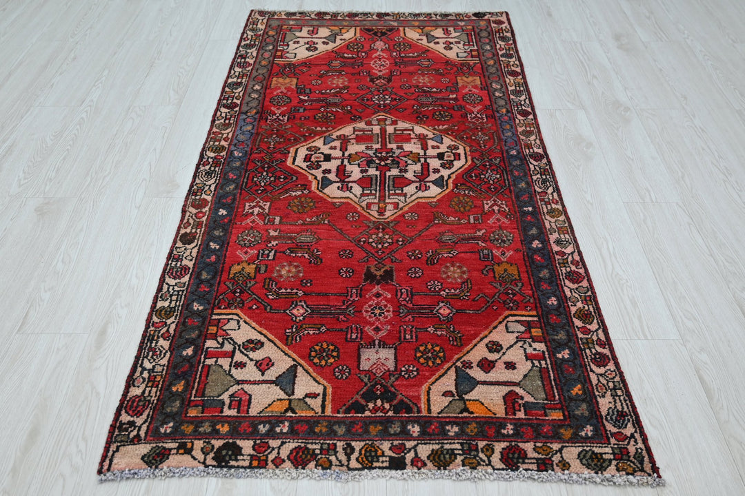 red Accent rug 3' 1" x 6' 3"