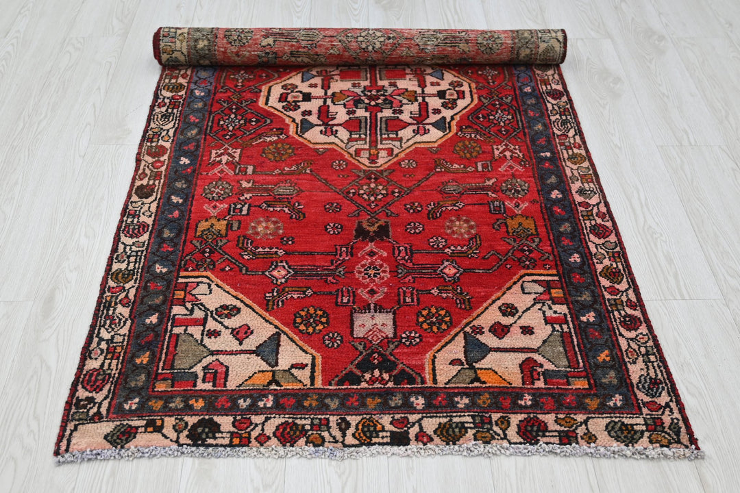 red Accent rug 3' 1" x 6' 3"