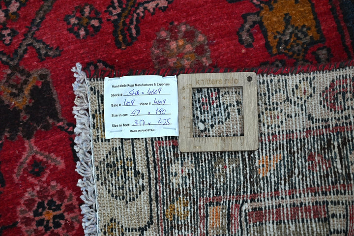 red Accent rug 3' 1" x 6' 3"