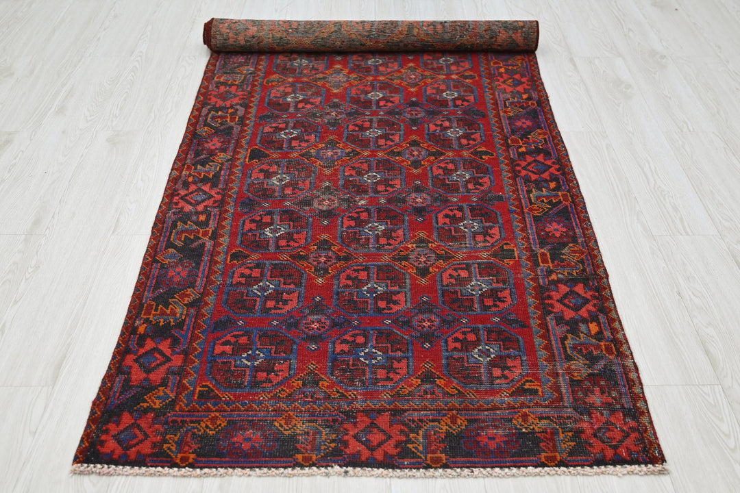 red Runner rug 3' 3" x 8' 10"