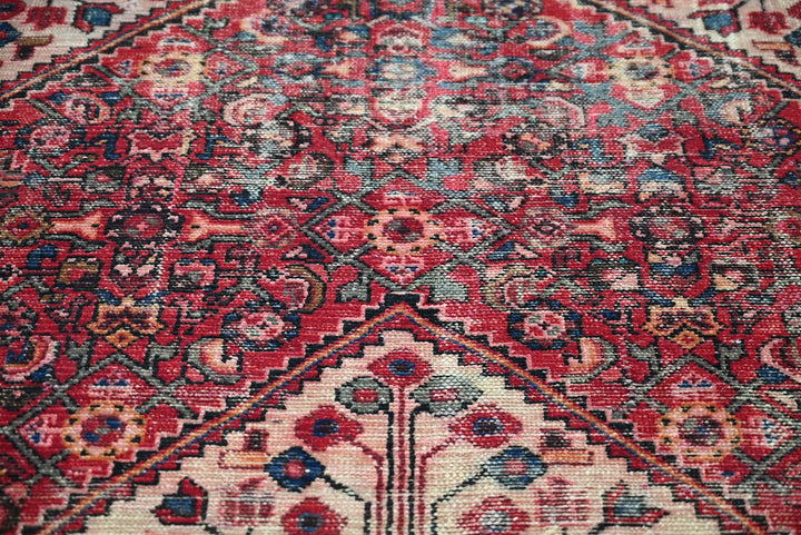 red Medium rug 4' 0" x 7' 4"