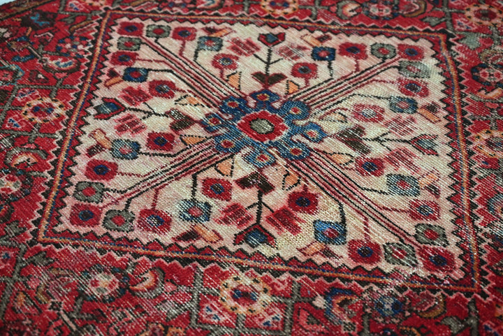 red Medium rug 4' 0" x 7' 4"
