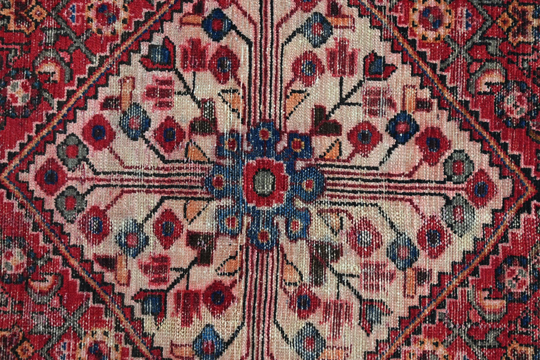 red Medium rug 4' 0" x 7' 4"