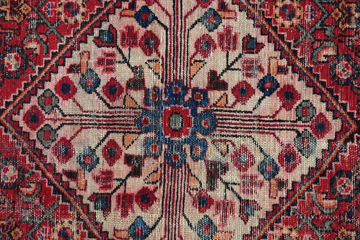 red Medium rug 4' 0" x 7' 4"