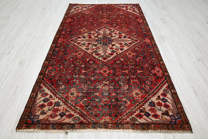red Medium rug 4' 0" x 7' 4"