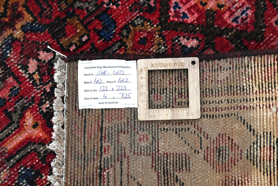 red Medium rug 4' 0" x 7' 4"