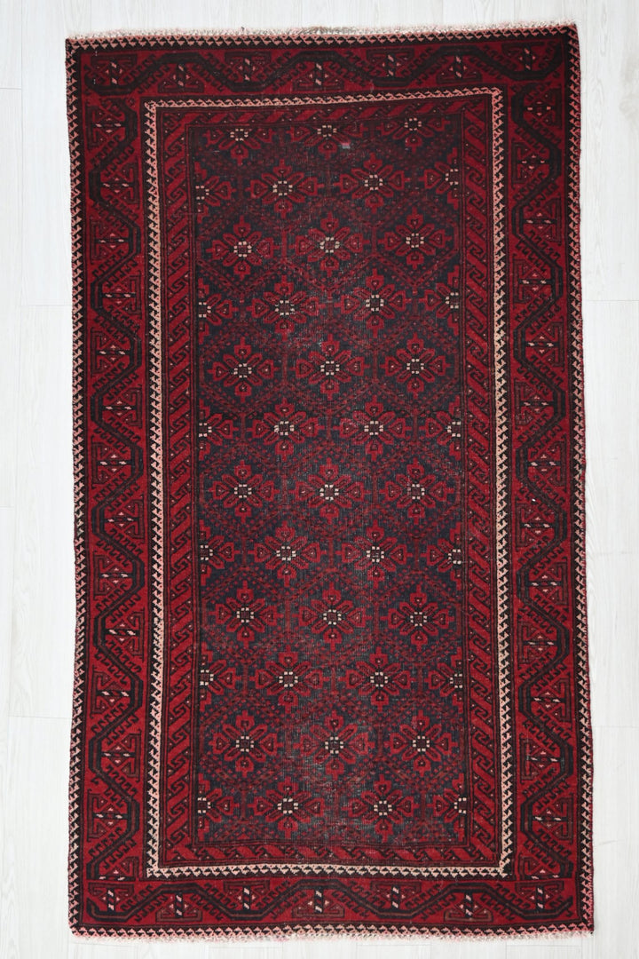 red Accent rug 3' 7" x 6' 4"