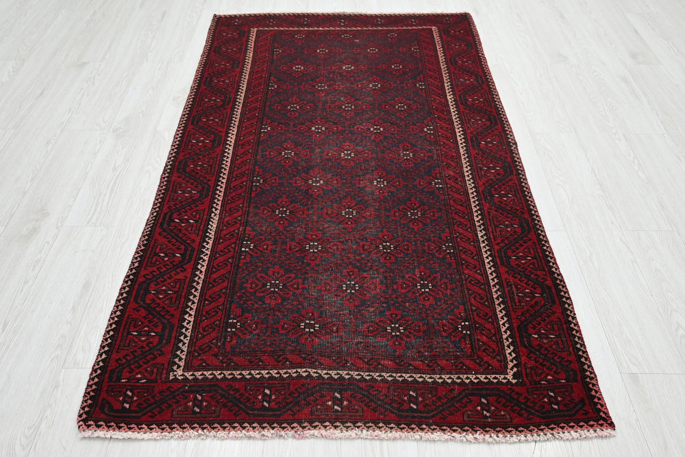 red Accent rug 3' 7" x 6' 4"