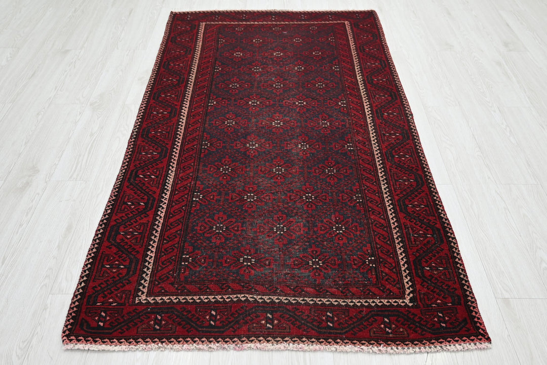 red Accent rug 3' 7" x 6' 4"