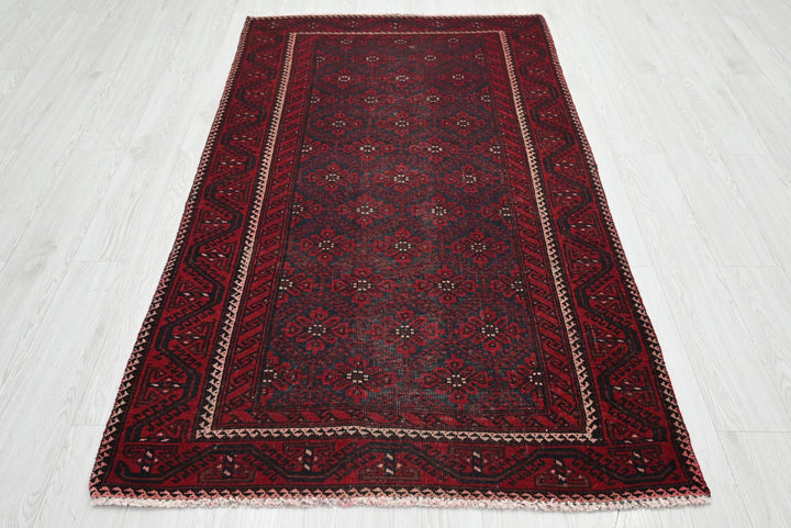 red Accent rug 3' 7" x 6' 4"